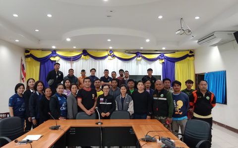 เทศบาลตำบลตาจง ประชุมแบ่งงานเพื่อช่วยเหลือประชาชนในการอพยพไปยังศูนย์พักพิงที่ปลอดภัยจากสถานการณ์การสู้รบตามแนวชายแดนไทย – กัมพูชา