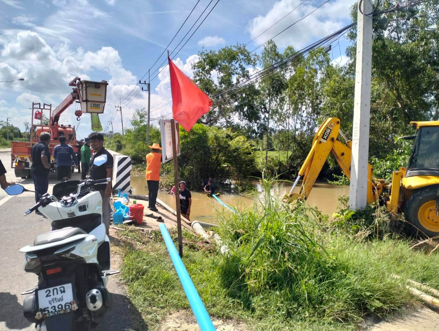 เทศบาลตำบลตาจง เร่งดำเนินการซ่อมแซมระบบประปาหมู่บ้านที่ได้รับความเสียหายจากน้ำท่วม