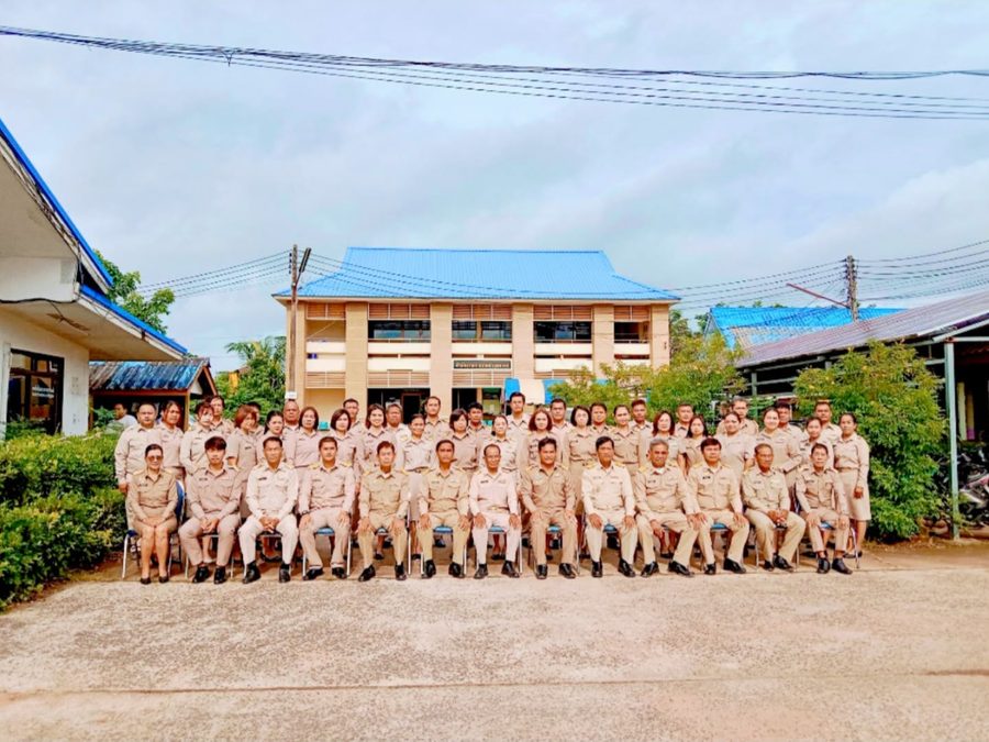 เทศบาลตำบลตาจง ร่วมพิธีเคารพธงชาติ เนื่องในวันพระราชทานธงชาติไทย